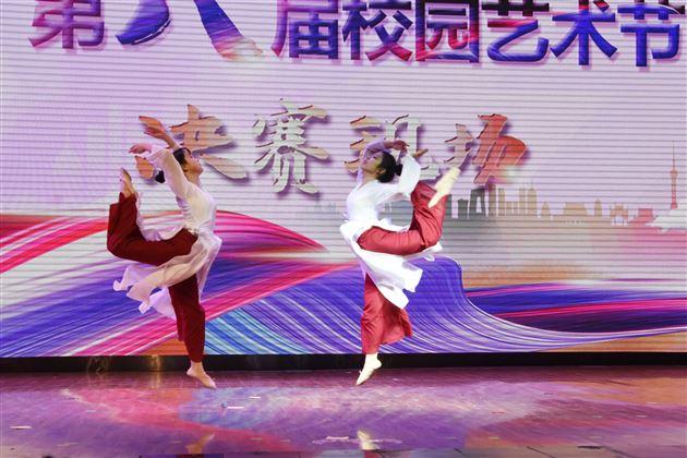 成都棠湖外国语学校举行第八届校园艺术节