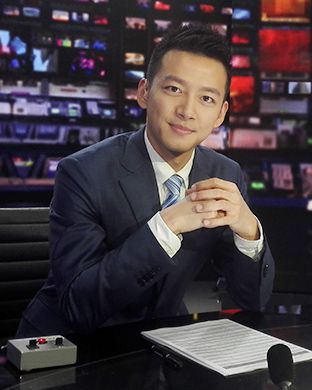 《新闻直播间》,现为中文国际频道《中国新闻》《今日亚洲》的主持人