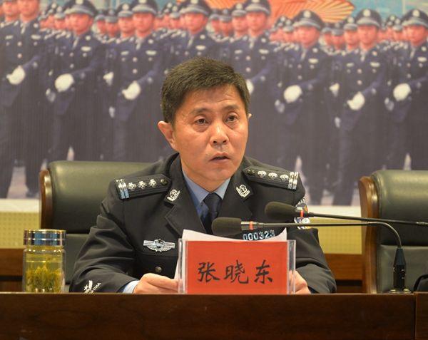 市政府党组成员,市公安局党委书记,局长张晓东作工作报告