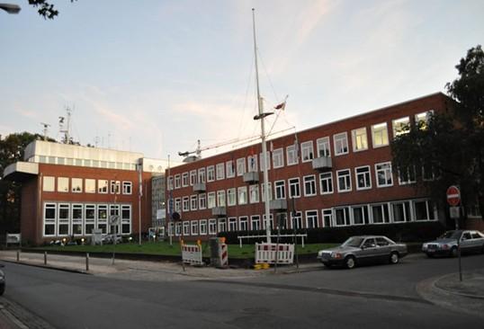 不来梅应用技术大学于1982年由经济学院,技术学院,社会教育