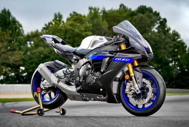 yamaha2022yzfr1r1m超级跑车