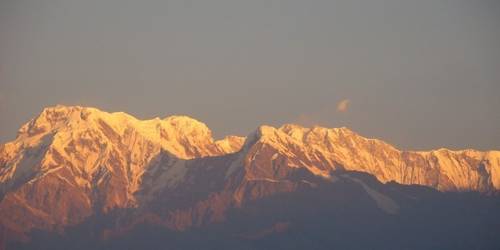 西藏山南贡布日神山