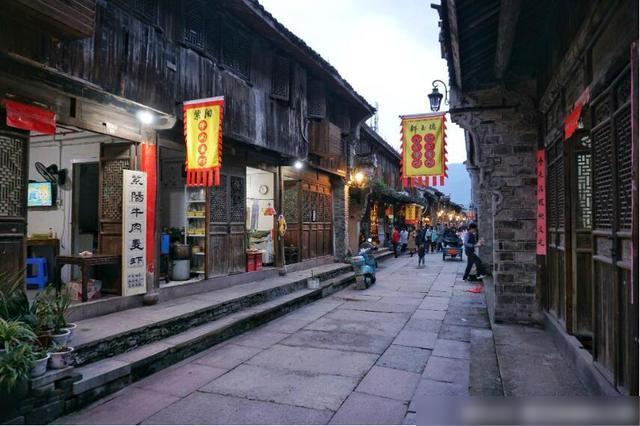 浙江仅次于杭州清河坊的古街,曾经很繁荣却没有名字,古迹很多