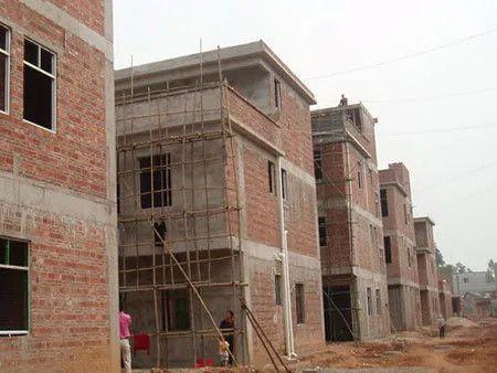 农村自建房依旧吃香商品房首付款就可以住大房子还不用月供