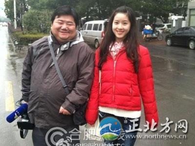 【组图】"奶茶妹妹"章泽天南京台实习引围观 曾拒绝张艺谋担任谋女郎