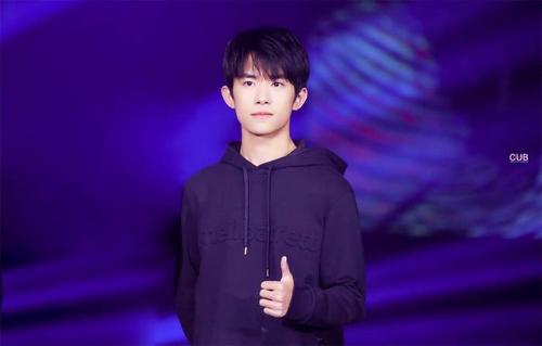 易烊千玺 #tfboys 0921王俊凯十八岁生日会 高清 帅气