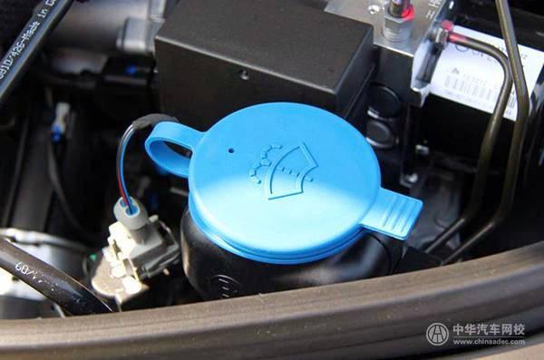 添加汽车玻璃水应该注意这些问题