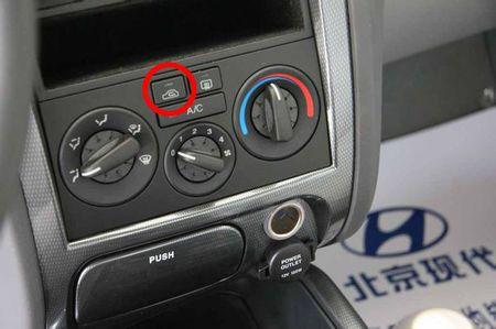 现代伊兰特空调外循环开关在哪