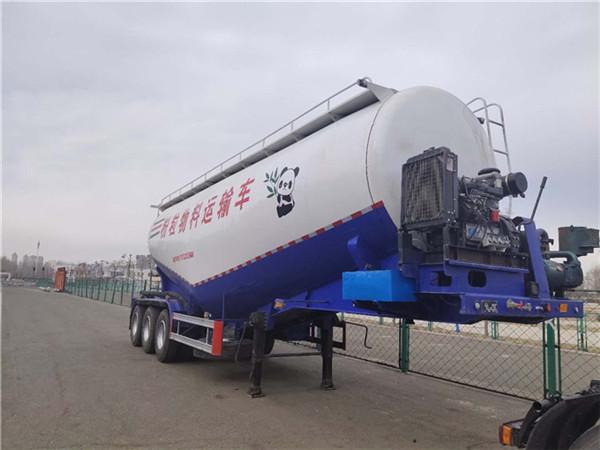 济宁新款粉料物料罐车新款上市,30吨散装水泥罐车运输