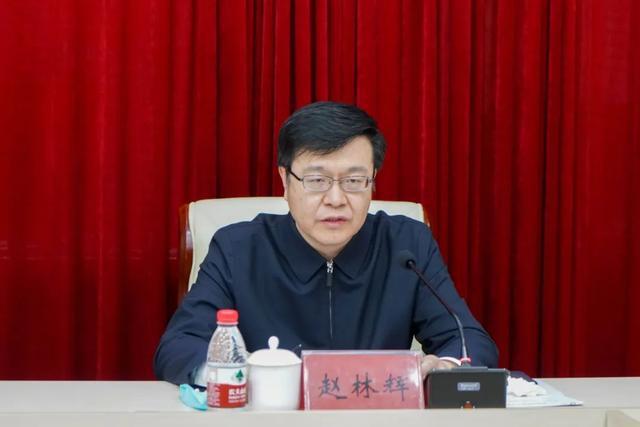各市(地)委组织部分管负责同志和公务员处(科)室负责同志在分会场参加