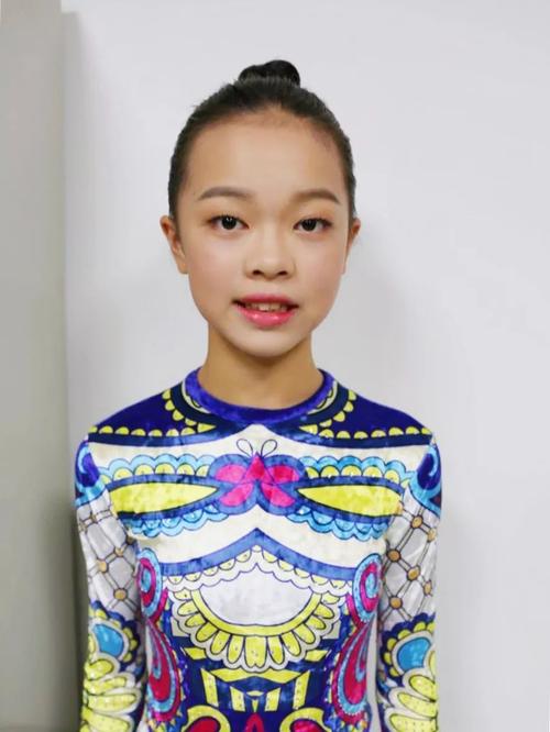 何诗琦 18岁,"舞文胜手"