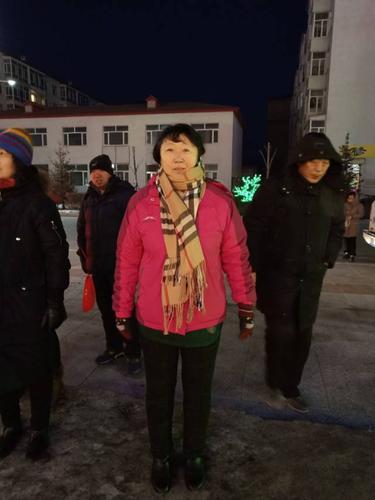 同学欢聚在北安市通北镇"冰情旋放"冰雪乐园.太漂亮了!