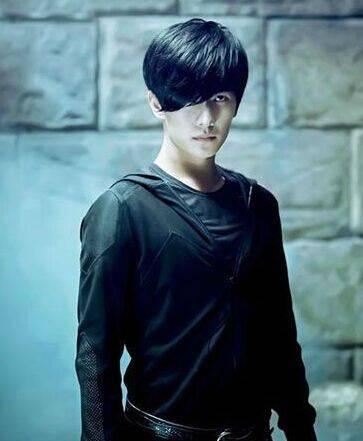 盗墓笔记小哥发型图片