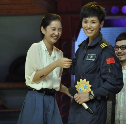 最帅女飞行员宋寅24岁开启飞行成为国内第一代女搜救机长