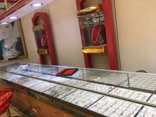 兴利珠宝店内环境图片