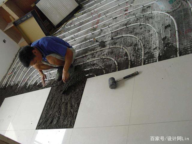 铺设地暖也是有一定间距的,地暖回填也是有方法的,一定要