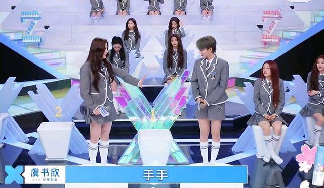 青春有你:虞书欣刘雨昕c位竞争白热化,喻言许佳琪角逐第三名