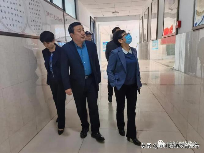 呼和浩特市教育局局长张晓华深入学校调研指导校园文化建设