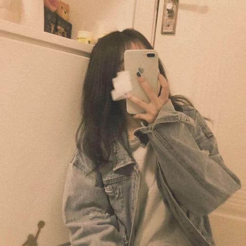 甜丧·不露脸·真人女生头像:我不是等你喜欢我,我在等我不喜欢你