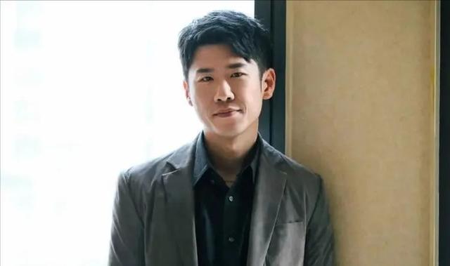 第五位:王骁易烊千玺作为歌手出身,但是他也在不断地锤炼演技,唱歌