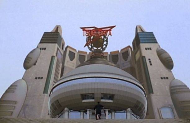 很像卓别林就是有点胖,非常滑稽,问路人圆谷公司在哪里?