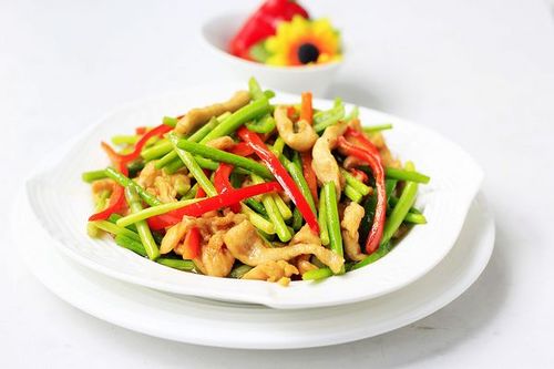 蒜苔炒鸡胸肉怎么做如何做好吃