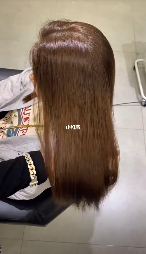 栗棕色_发型_显气色_发色_今日发型_时尚_发型
