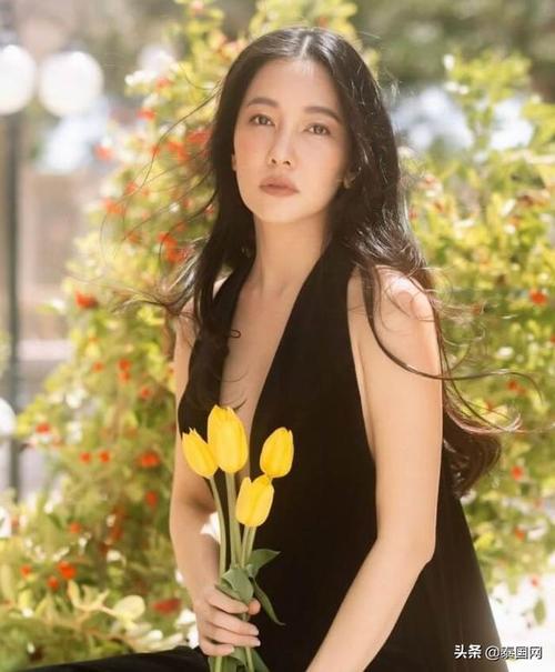 泰国女星noon一改温柔形象干练短发造型杀倒一片