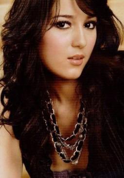 朱莉·埃斯特尔 julie estelle