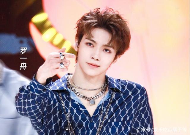 罗一舟,在《青春有你3》的初次亮相,就惊艳了很多人,包括我.