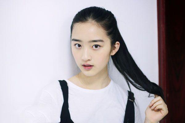 邓恩熙清纯甜美马尾写真图片