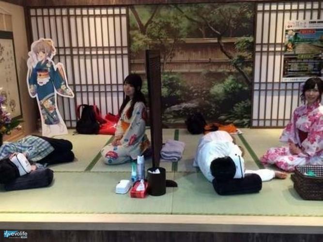 完全是羞耻play啊 不过这款vr美少女膝枕掏耳朵游戏真