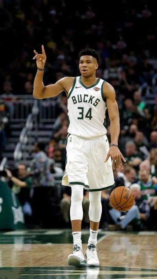 字母哥下个赛季我们主要的对手是自己霍乐迪和米德尔顿需更强