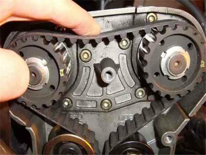 正时皮带多久更换?维修工:这个公里数还不换,就是在"毁车"!