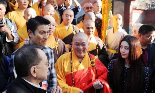 疯狂英语李阳皈依佛门 入少林寺师从方丈释永信
