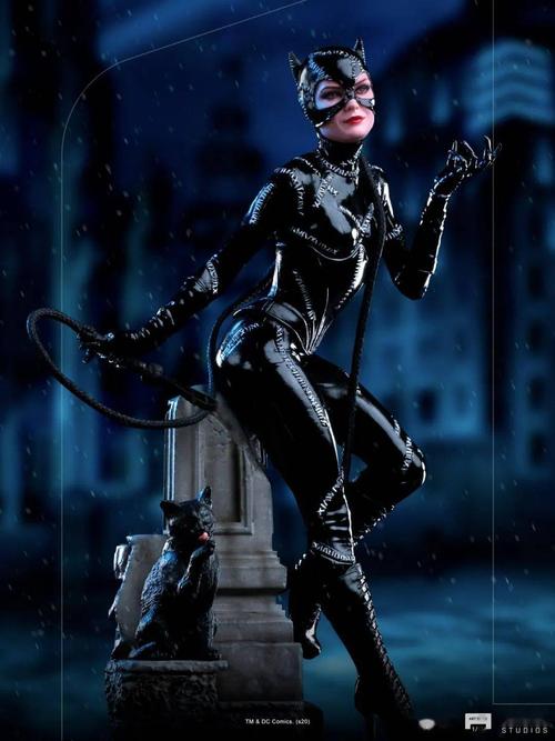 蒂姆波顿(timburton)执导的电影《蝙蝠侠归来》中美丽动人的猫女雕像