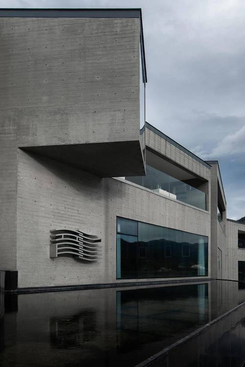 龙溪艺术馆已经于9月19日正式开启售票制,市民观展前,可于"龙溪艺术馆