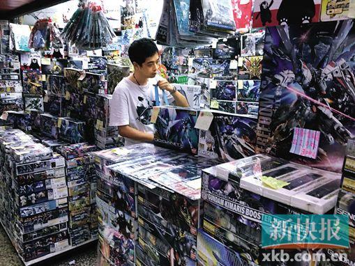 …新快报记者走访广州数家大型商场及一德路玩具批发市场发现