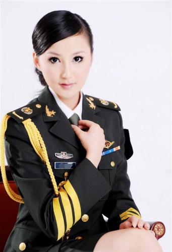 你知道军装上那根"黄绳子"是干嘛的吗?不仅美观,而且很实用
