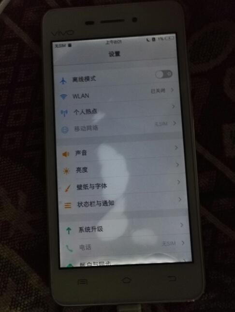 手机掉水里之后屏幕颜色反色,刚刚开机还是正常的,半个小时之后就突然