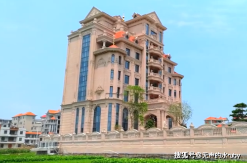 福建农村土豪建11层海景别墅,光装修费就6000万._莆田