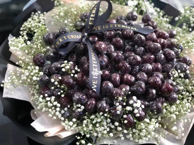 车厘子花束,黑色纱网包装真的高级感满满的_花束_水果