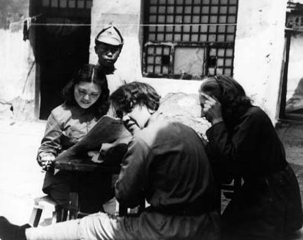 吴光伟出生于一个中产阶级家庭,接受过良好的学校教育,满怀着一腔