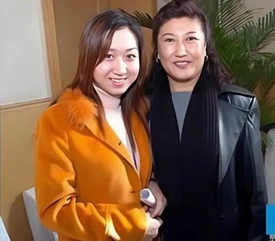 1997年春晚前夕,何庆魁的妻子张艳茹哭着对高秀敏说:"秀敏,老何跟你