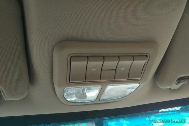 别克gl8前排顶灯及开关