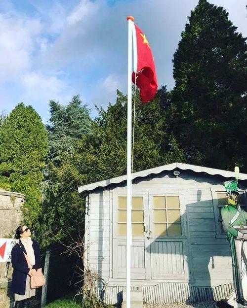 中国国旗简笔画有旗杆简笔画