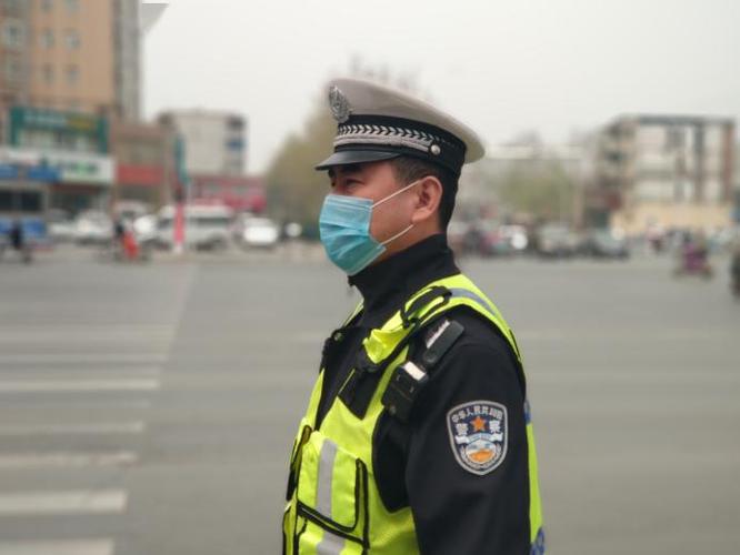 2020新乡交警总动员为百姓护航保平安畅通
