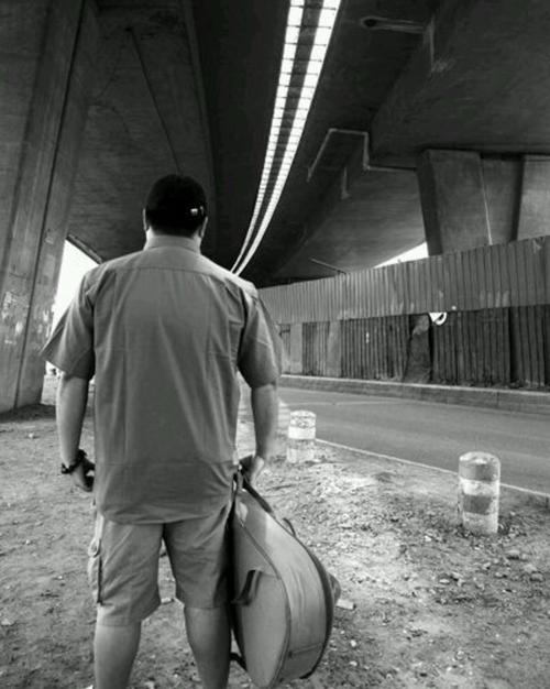 ——《佛祖在一号线》 宋冬野这首歌信息量相当大 民谣的魅力所在吧.