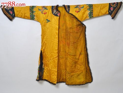 手工刺绣杏黄色真丝凤袍皇后服装