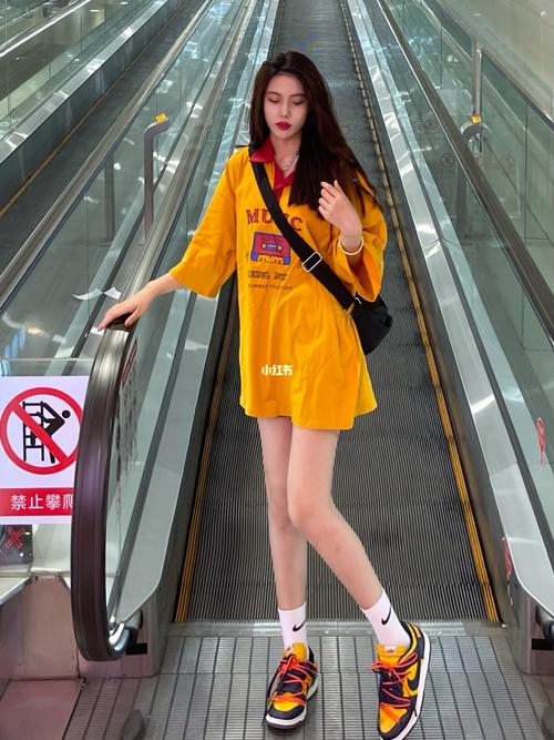 ootd| 甜酷女孩夏季穿搭～亮色系也太绝了!_短袖_ootd